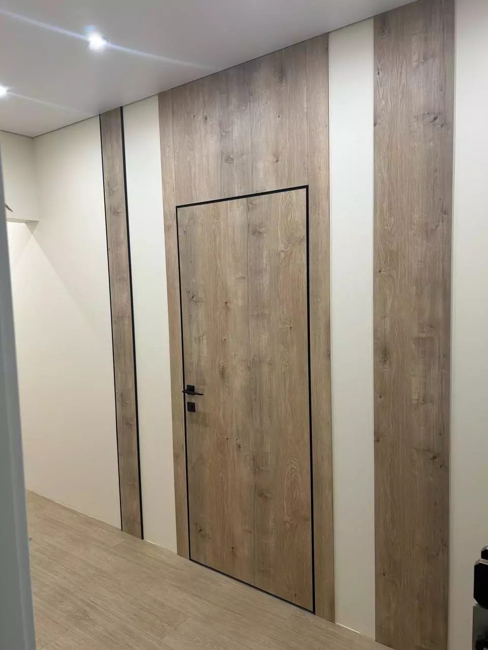 Межкомнатные двери с отделкой стендовыми панелями